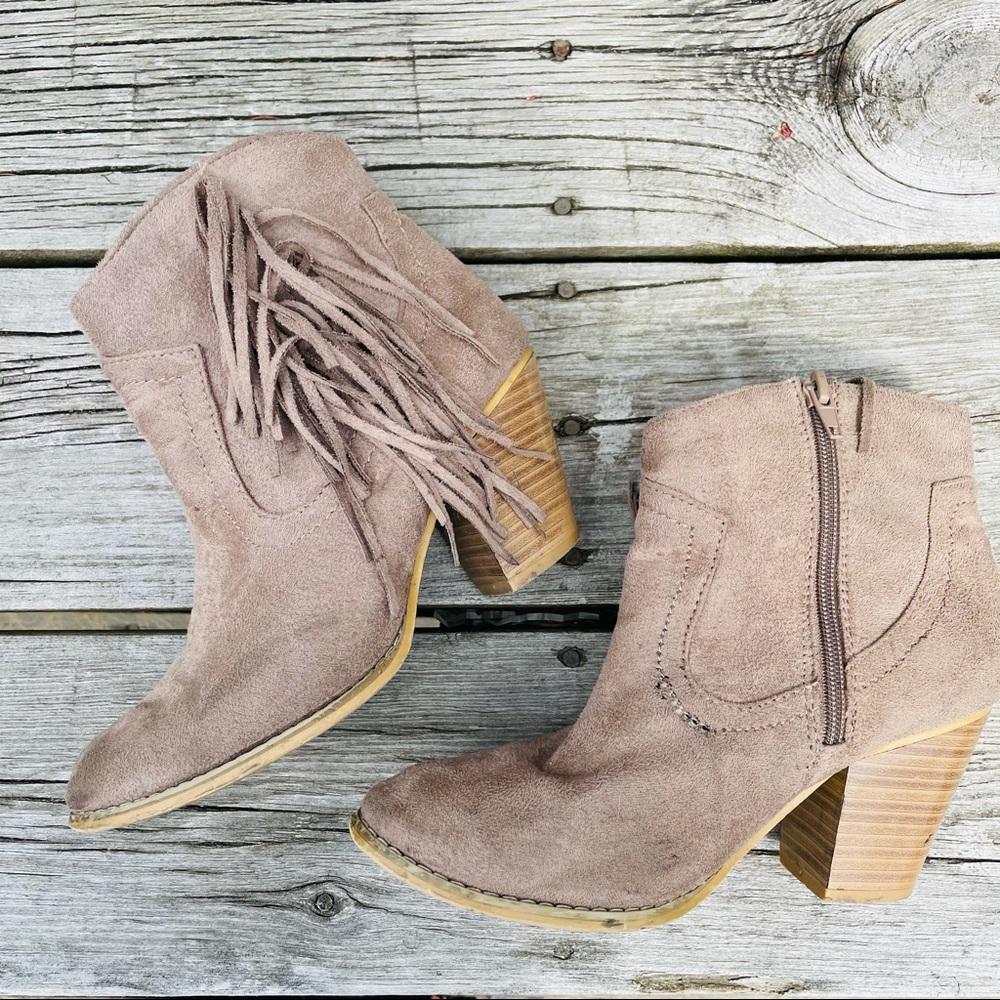Charles Albert Fringe Ankle Boots!